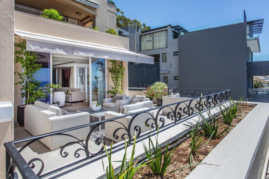 2 Bedroom Property for Sale in Green Point Western Cape